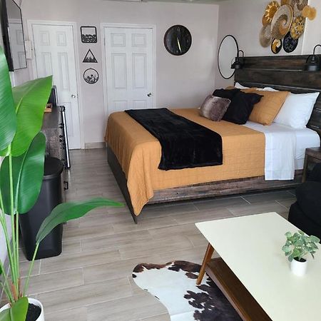 Modern Studio Retreat With King Bed - Cozy Comfort Pahokee Εξωτερικό φωτογραφία