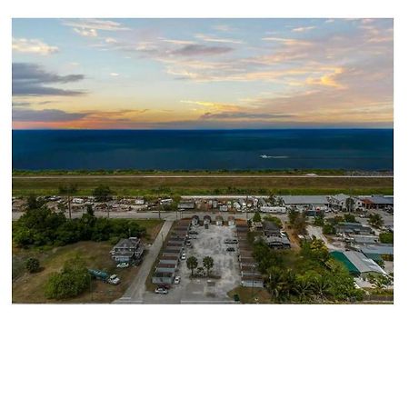 Modern Studio Retreat With King Bed - Cozy Comfort Pahokee Εξωτερικό φωτογραφία