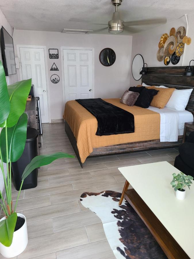 Modern Studio Retreat With King Bed - Cozy Comfort Pahokee Εξωτερικό φωτογραφία