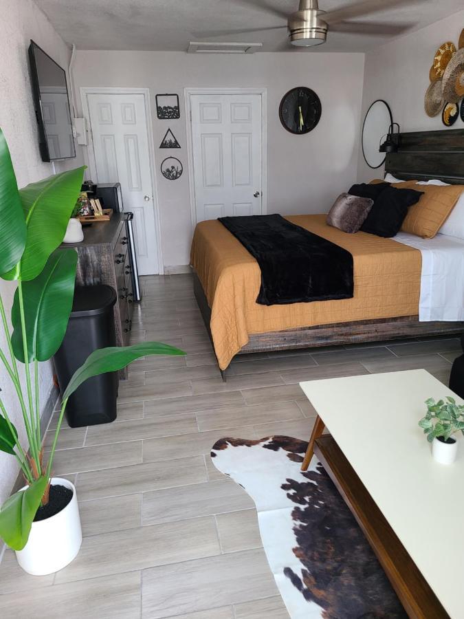 Modern Studio Retreat With King Bed - Cozy Comfort Pahokee Εξωτερικό φωτογραφία